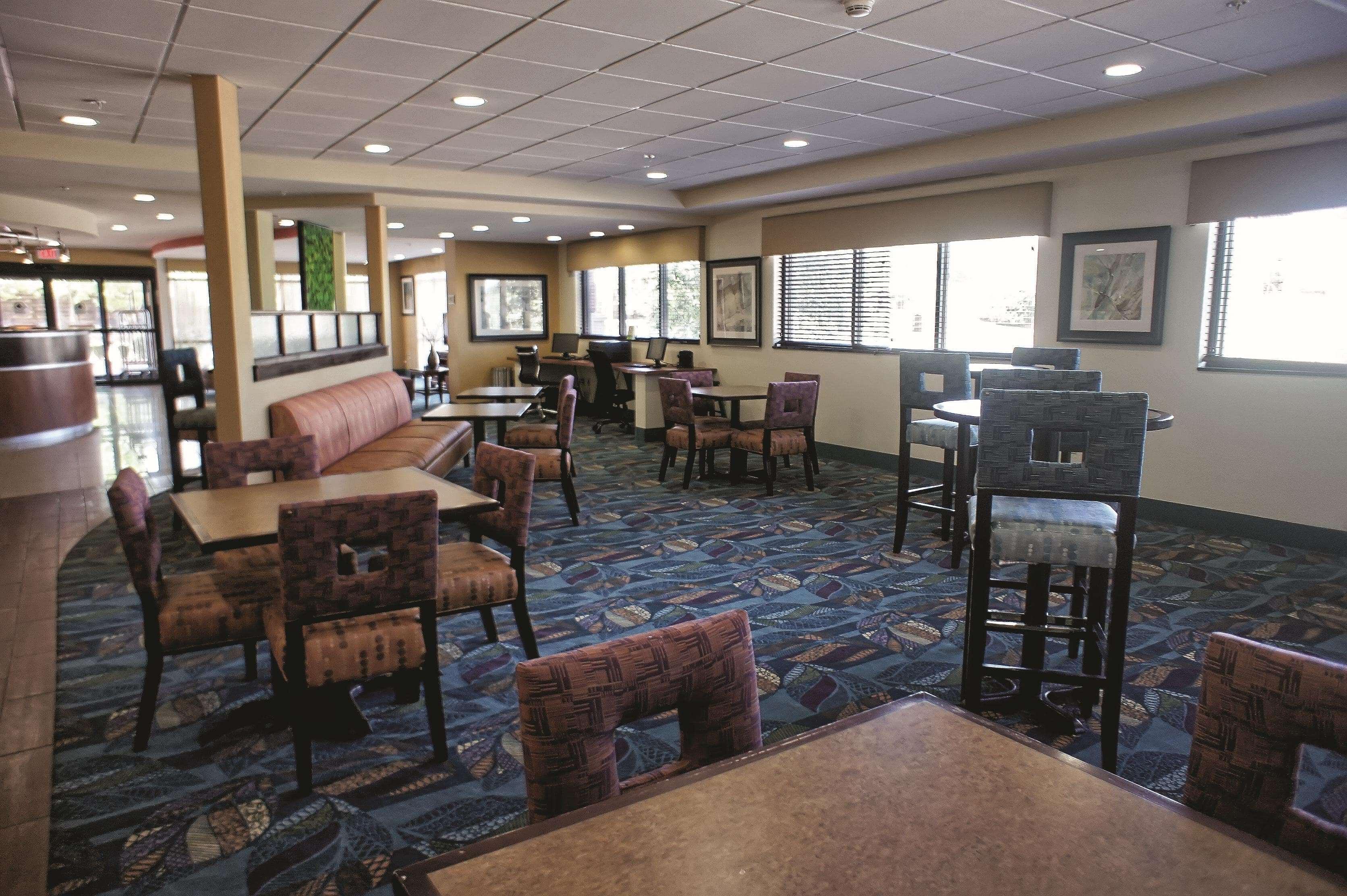 La Quinta By Wyndham Edmond Hotel Exterior photo