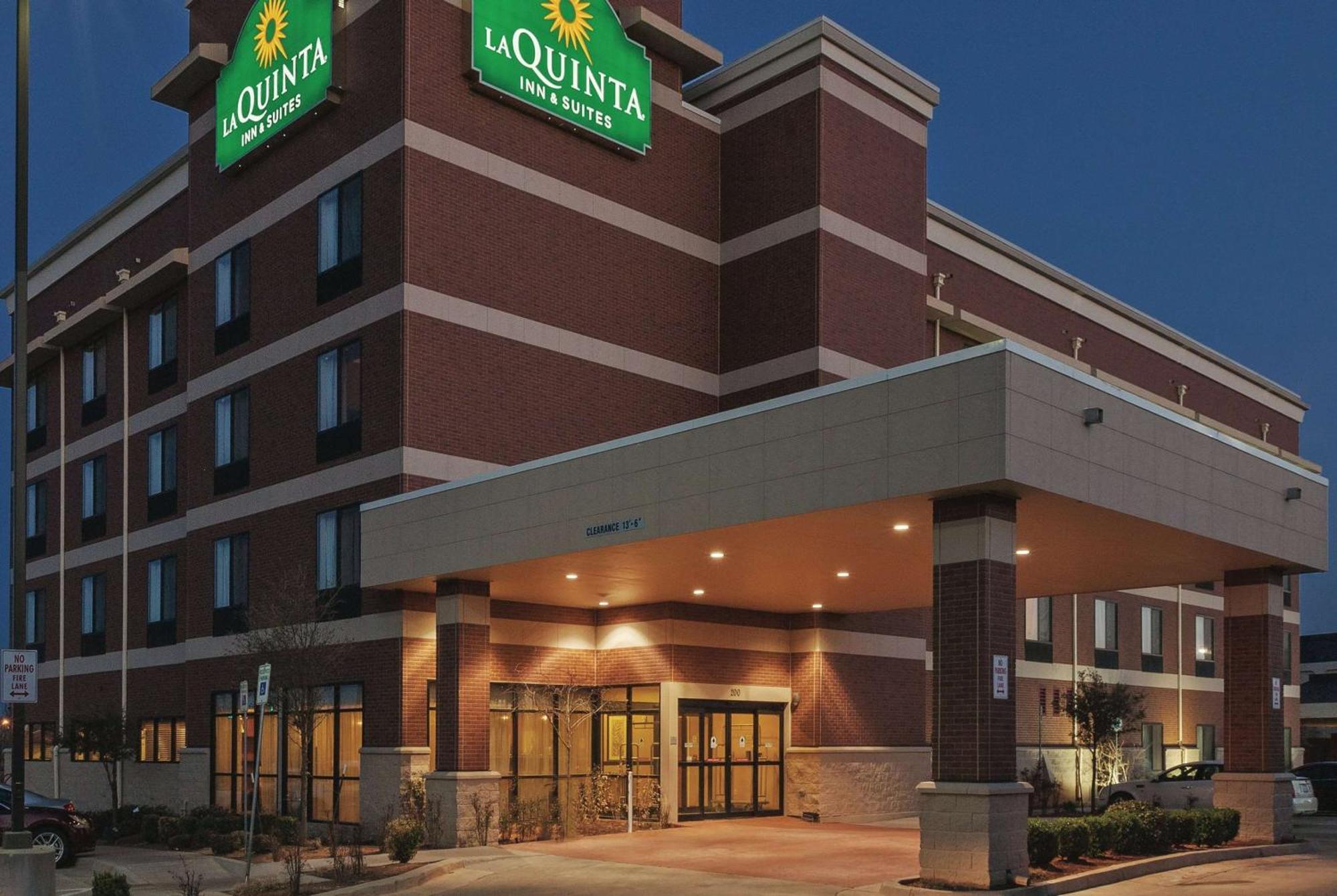 La Quinta By Wyndham Edmond Hotel Exterior photo